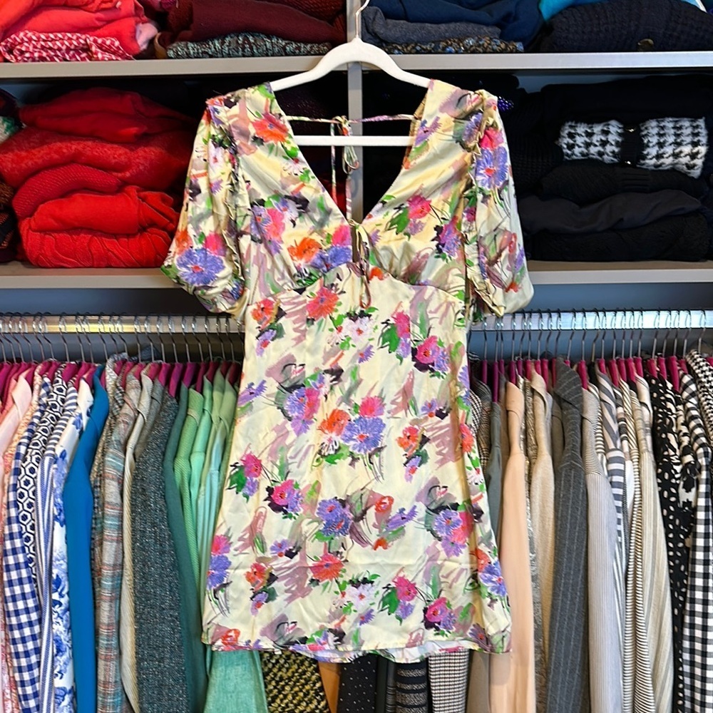 Top shop floral short elastic cuff sleeve satiny tie back dress size 4